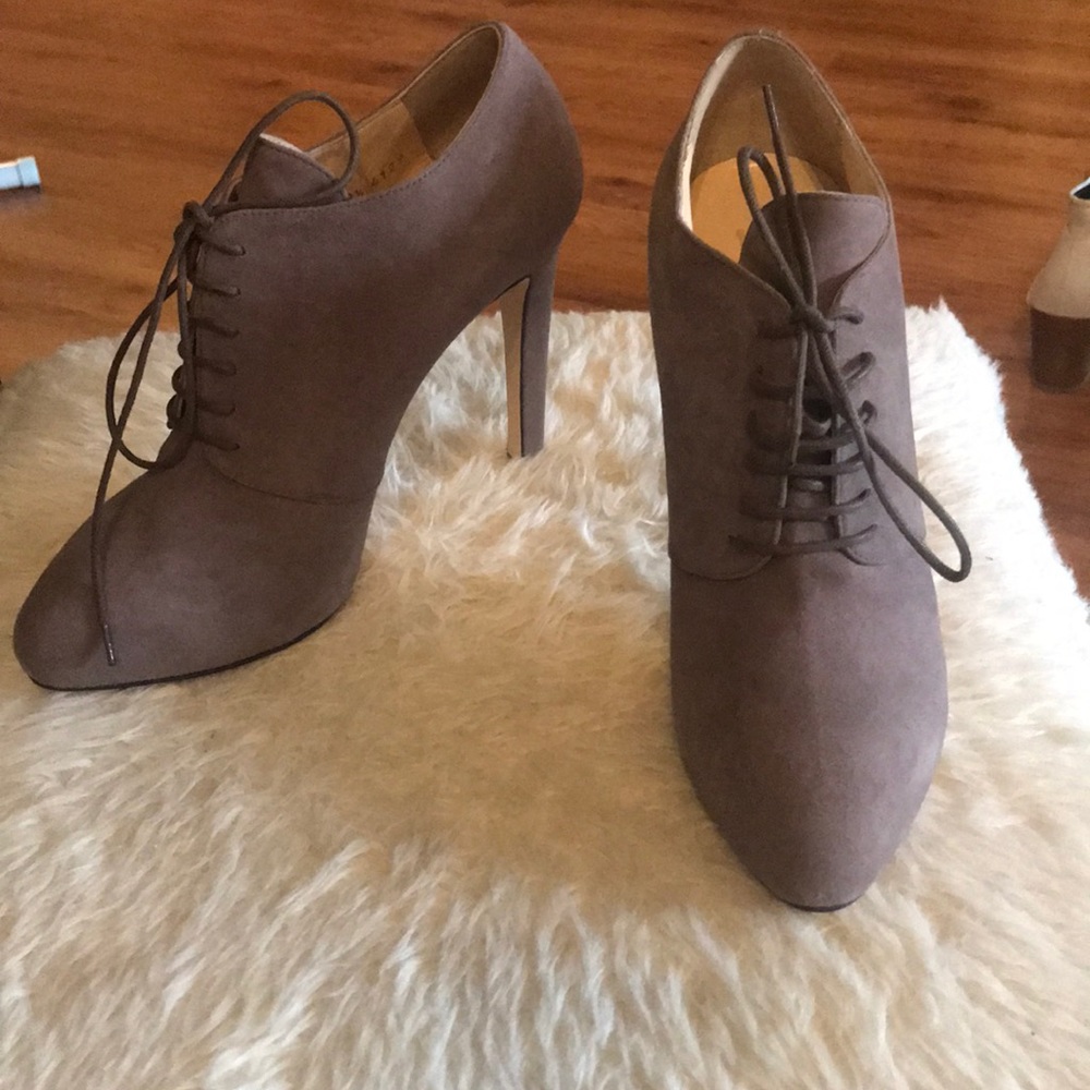 Barney’s New York “chestnut” lace-up booties NWOB